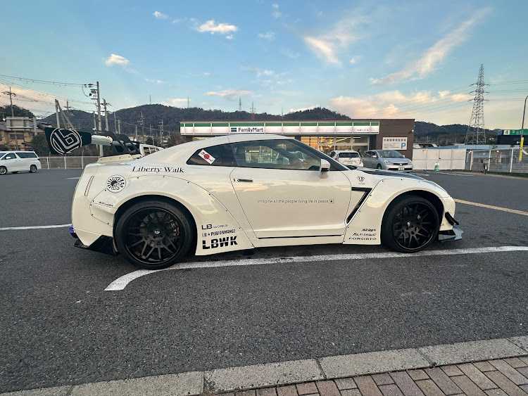 リバティウォークのGTR R35