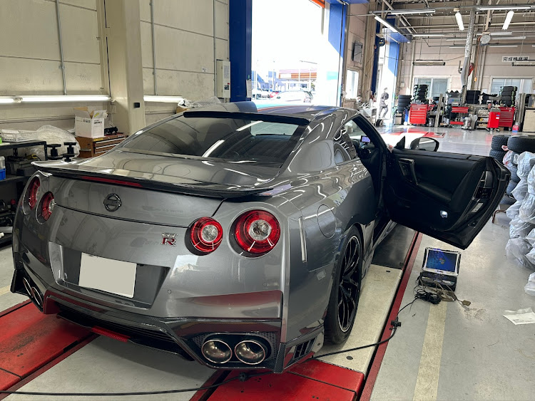 ガンメタのGTR R35の後ろ