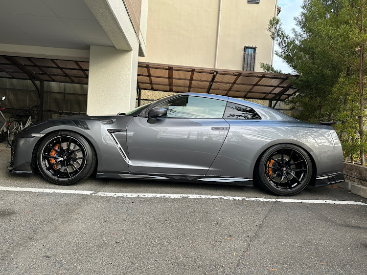 GTR R35のサイド